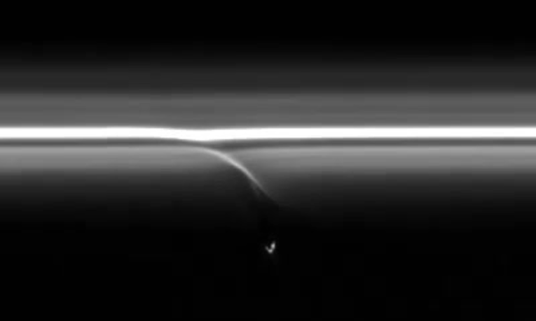 NASA primijetila nešto neobično na Saturnovim prstenovima